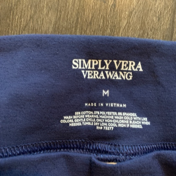 Simply Vera by‎ Vera Wang leggings/workout pants. NWT - Picture 2 of 3